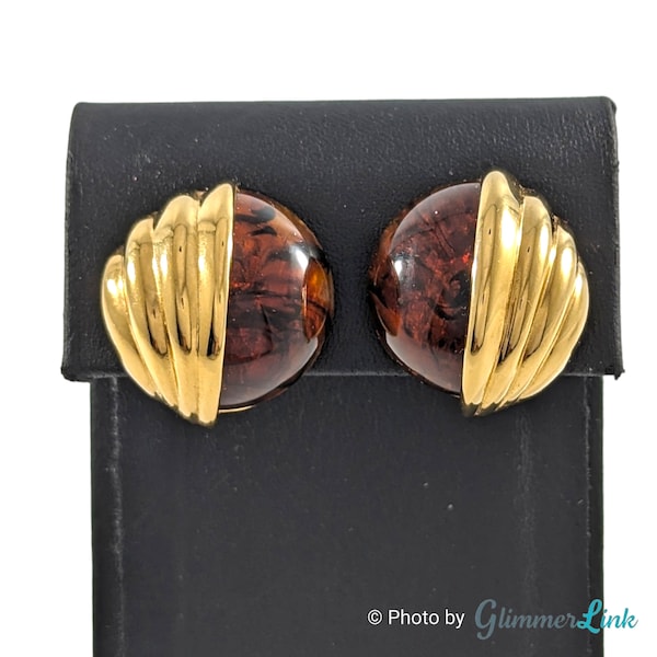 Vintage Napier Round Domed Brown Resin Gold Tone Ribbed Adjustable Clip On Earrings