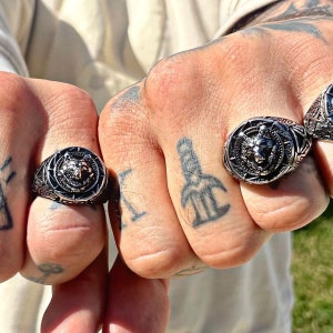 Otroligt detaljerad handgjord stålvargring, herrhandsmycken, maskulin fars dag-present till pappa, bror, pojkvän bild 10