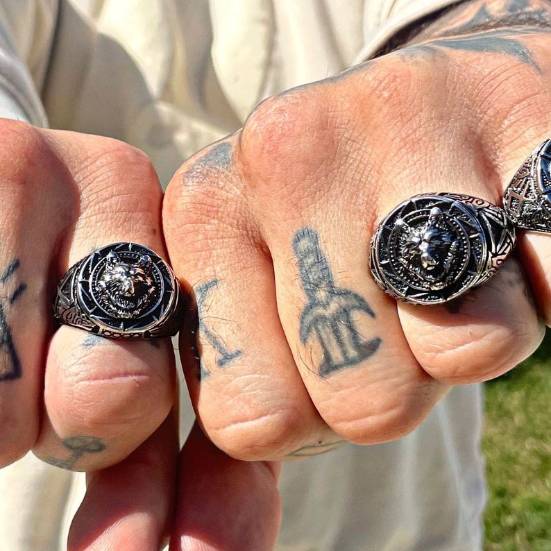 Otroligt detaljerad handgjord stålvargring, herrhandsmycken, maskulin fars dag-present till pappa, bror, pojkvän bild 10