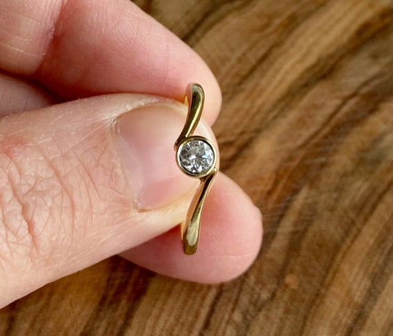 Diamond Twist Ring in Solid Gold - Talu RocknGold