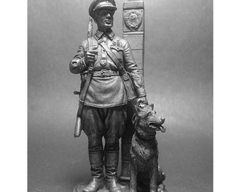 WW2 NKVD Border Guard Sergeant with a dog 54 mm Tin Soldier