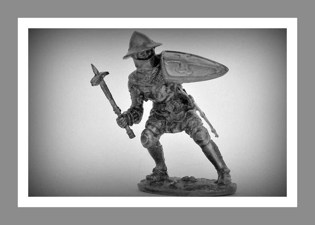 Medieval Figures German Knight With Warhammer 14th Century 54 Mm