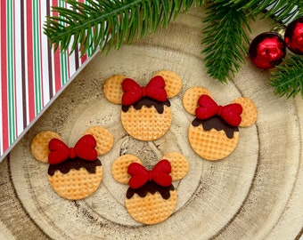 Magnet / Aimant - magnet pour réfrigérateur,  Minnie version biscuit . Fait main en pate polymère, artisanal et français