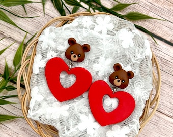 Boucles d'oreille puce ourson kawaii - fait main unique - argile polymère, cadeaux, St Valentin, amour, cœur, cadeaux unique, bijoux.