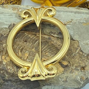 Vintage Monet Gold Tone Round Brooch: 80s Statement Jewelry