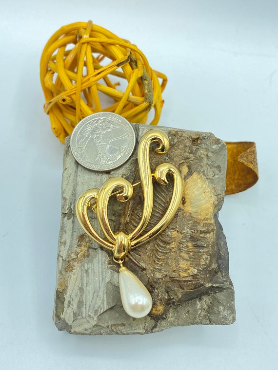 Vintage Napier Gold Plated Scrolls and Faux Pearl… - image 8