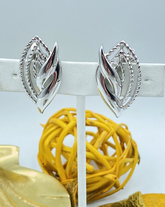 Trifari Modernist Silver Tone Clip On Earrings, Tr