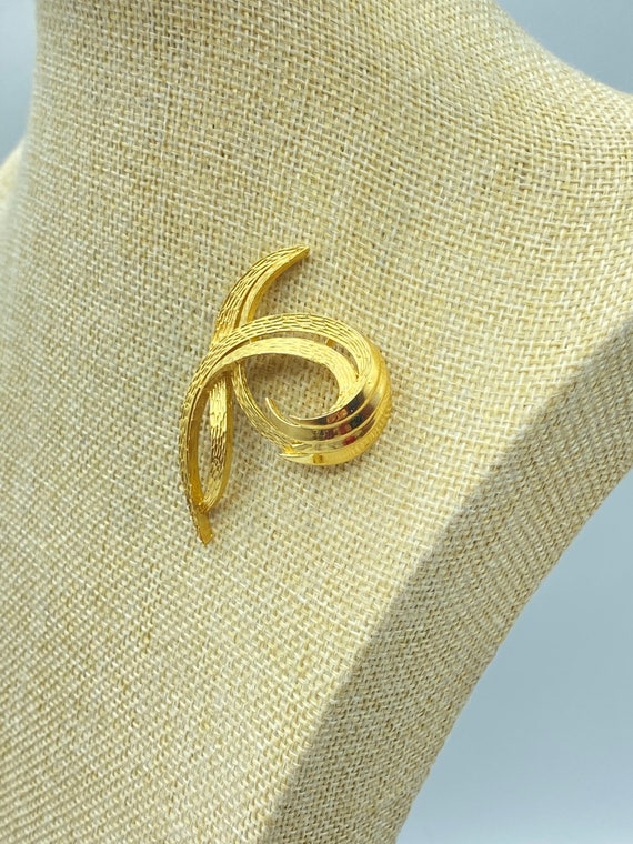 Vintage Crown Trifari Swirl Loop Brooch, 60s Crown