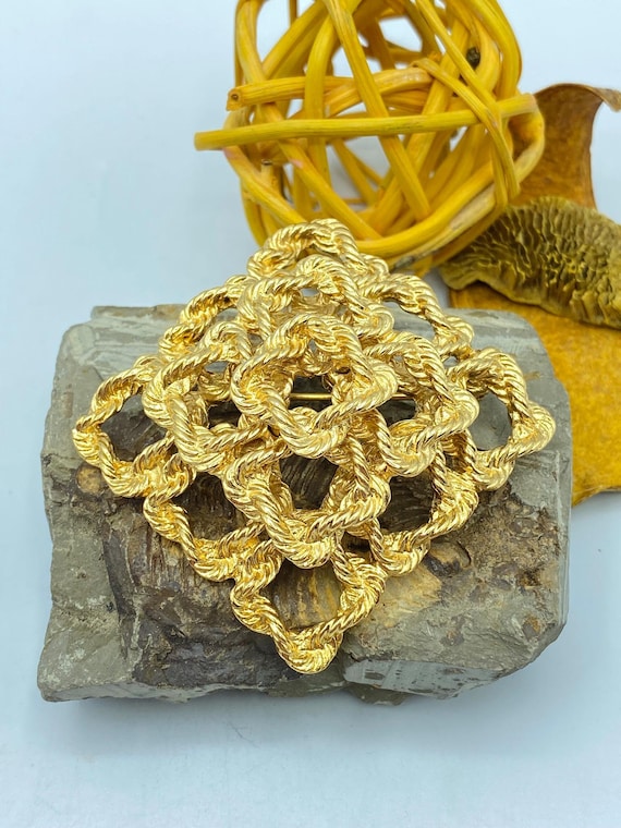 Broche Vintage Signée MONET - Couleur Or Travaillé Ajouré - Parfait état - Bijou Fantaisie Femme