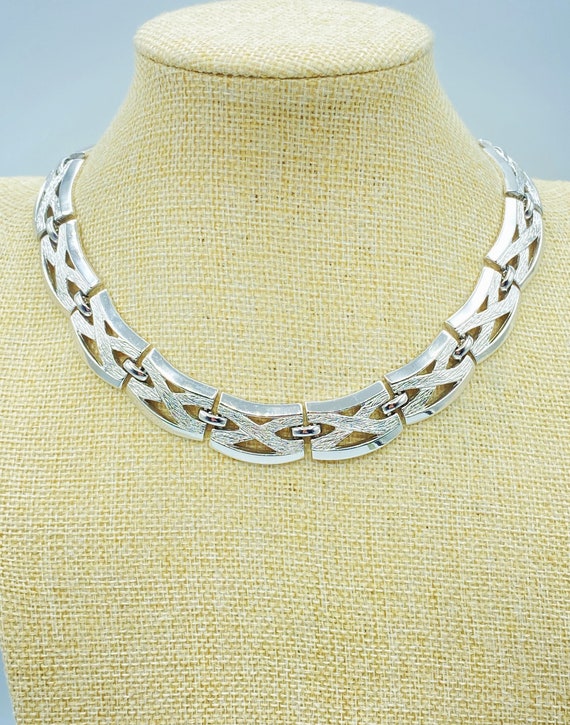 Monet choker 2024