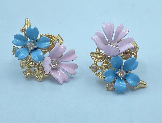 Crown Trifari Earrings, Clip On Earrings, 60s Tri… - image 1