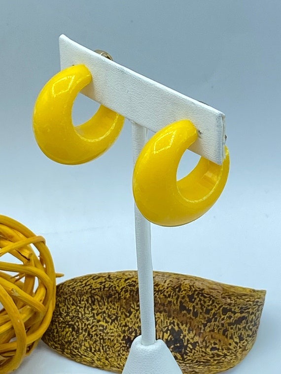 Vintage Napier Yellow Acrylic Hoop Clip On Earring