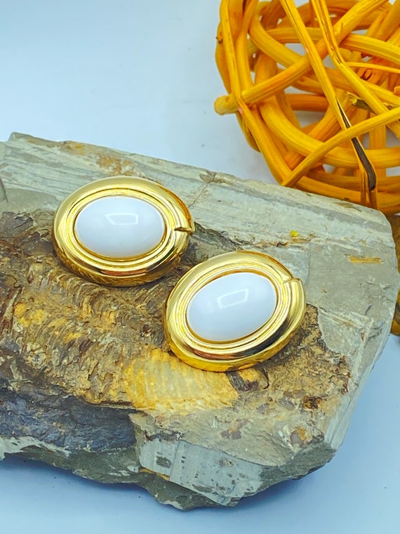 Vintage Monet Stud Clip On Earrings in White and … - image 4