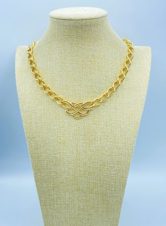 Lot - Napier 21 inch necklace