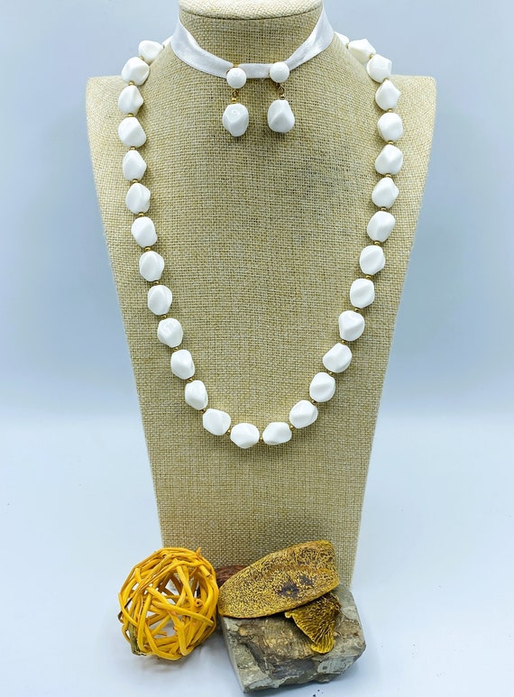 Vintage Crown Trifari White Nugget Jewelry Set, 60