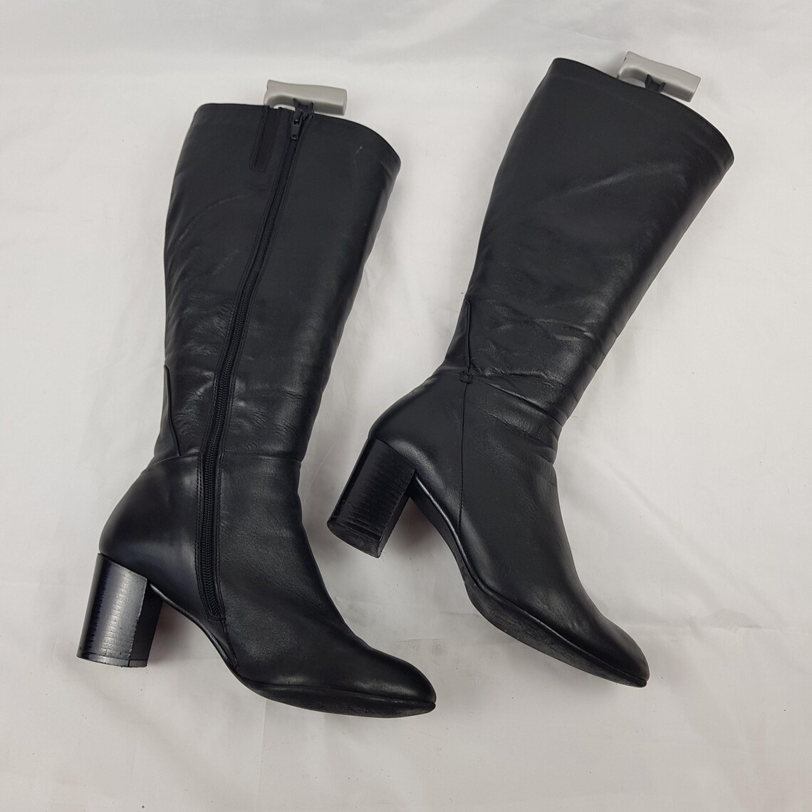 Leather wide calf knee high heeled boots: Y2k vintage womens black, size 9 US, foto 1 di 5