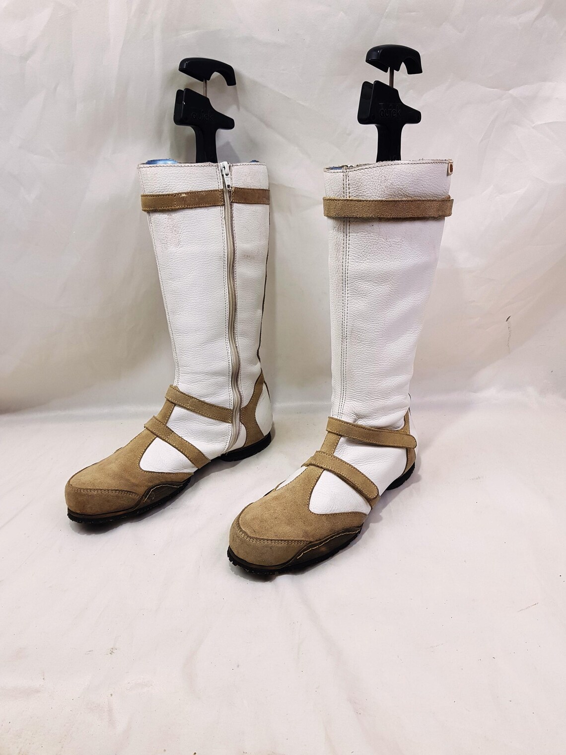 White leather barefoot cosplay wide calf boots: Y2k vintage grounding, flats size 8 US, foto 1 di 5