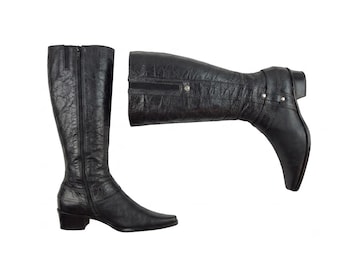 Bottes hautes en cuir noir, style dark academia, vintage années 2000, bout pointu, hauteur genou, pointure 7 US