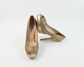 Sapatos de salto alto peep toe Jimmy Choo: estilo vintage glamouroso dos anos 2000, modelo italiano, salto agulha 7.