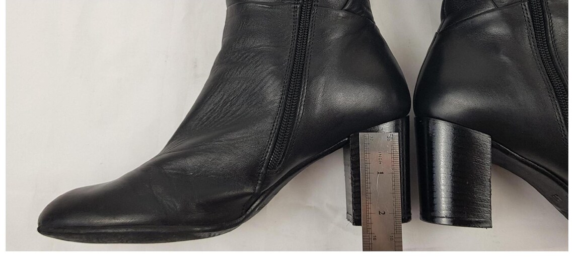 Leather wide calf knee high heeled boots: Y2k vintage womens black, size 9 US, foto 3 di 5