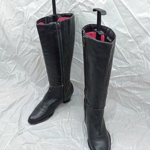 Zwarte leren kniehoge laarzen voor dames, vintage laarzen uit de jaren 90 met hak, piratenlaarzen met ronde neus, schoenen voor dames, retro dameslaarzen uit de jaren 90, schoenen voor dames