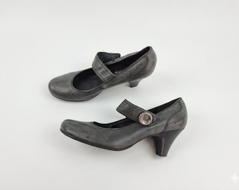 Leather mary janes shoes pumps women: Y2k vintage sandals kitten heels, size 9 US