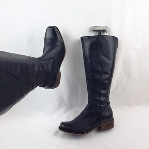 Womens leather knee high wide calf boots, shoes women, stiefel damen, y2k vintage low heel boots, 90s square toe black boots size 7 US