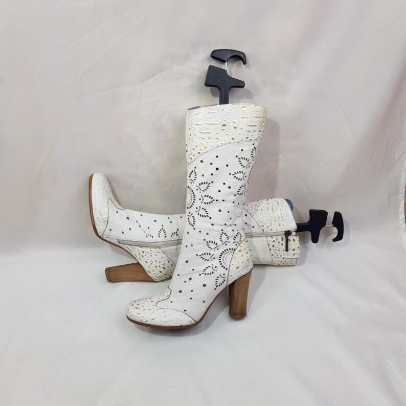 White leather boots women, floral embroidery boots, shoes women, 90s witchy gogo boots, y2k fashion knee high boots, handmade boots size 9 zdjęcie 6