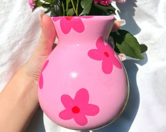 Retro Flower Hand Painted Ceramic Vase, 60s 70s Home Decor, Seamless Daisy Pattern, Pink and Red Aesthetic Floral Pottery, Cute Bestie Gift