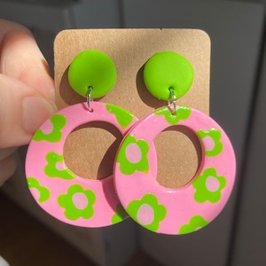 60s style retro flower power print, pink and green hoop earrings, 50s mod inspired earrings, fun earrings, funky earrings, 90s retro circles