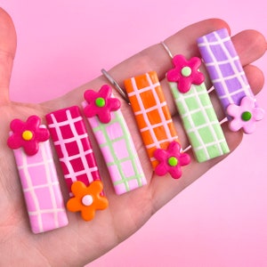 Retro Flower Hair Clips: Funky 60s 70s Hair Accessories
