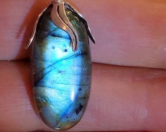 Labradorite pendants, 1&quot;-2&quot;. 30 CT.
