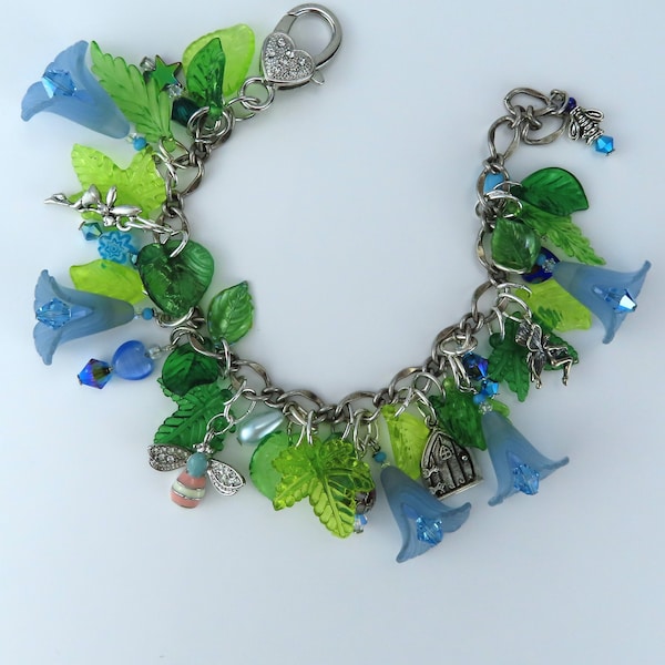 Bracelet de jardin féerique avec fée en argent sterling, fleurs de cloche bleues, abeilles, breloques féeriques, taille ajustable