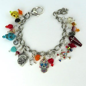 Pulsera Dia de los Muertos con Calavera de Azúcar, El Guitarro, Calaveras de Colores, Tamaño Ajustable