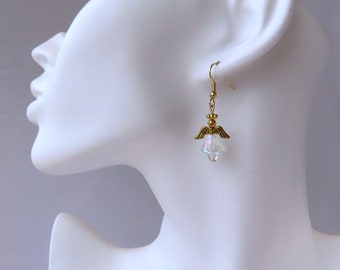 Pendientes de ángel con cristales brillantes y faldas iridiscentes, alas doradas y halos