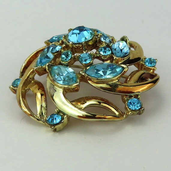 Vintage Brooch with Aqua Rhinestones and Gold Col… - image 3