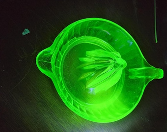 Jaren '30 uraniumglas citruspers, grote, grote groene gloed!