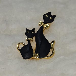 1980er Jahre Katzenpaar, Brosche, Anstecknadel, Mattschwarz mit Goldakzenten, skurril und niedlich!