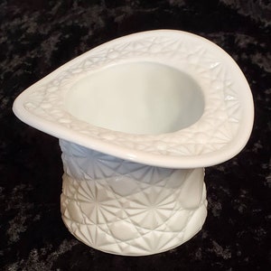 Fenton Top Hat, Daisy & Button White Milk Glass, 1960s