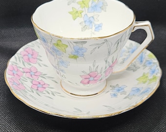 Tasse et soucoupe Trinidad, Samuel Radford, fabriqué en Angleterre, floral
