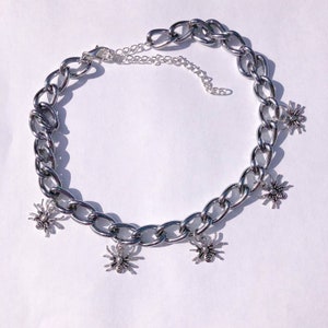 Spider Charm Chunky Chain Necklace: Gothic Halloween Choker