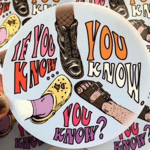 Sticker chaussures saphiques, sticker drôle Docs Crocs Birkenstocks | Sticker mème drôle lesbienne, saphique, WLW, si vous savez, vous savez