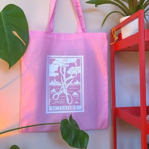 Draagtas schaar, babyroze draagtas voor tarotkaarten | Draagtas Lesbian Pride, draagtas Sapphic WLW, draagtas queer tarotkaart, tas heksen