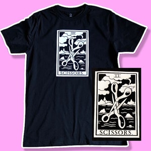 -shirt noir Ciseaux | Chemise lesbienne | -shirt de carte de tarot | WLW | -shirt fierté | -shirt sapho | chemise homosexuelle | chemise saphique | Chemise bicolore