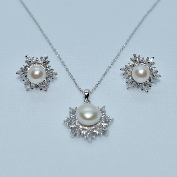 Sterling Silver Snowflake Pearl Necklace & Stud Earrings Set 