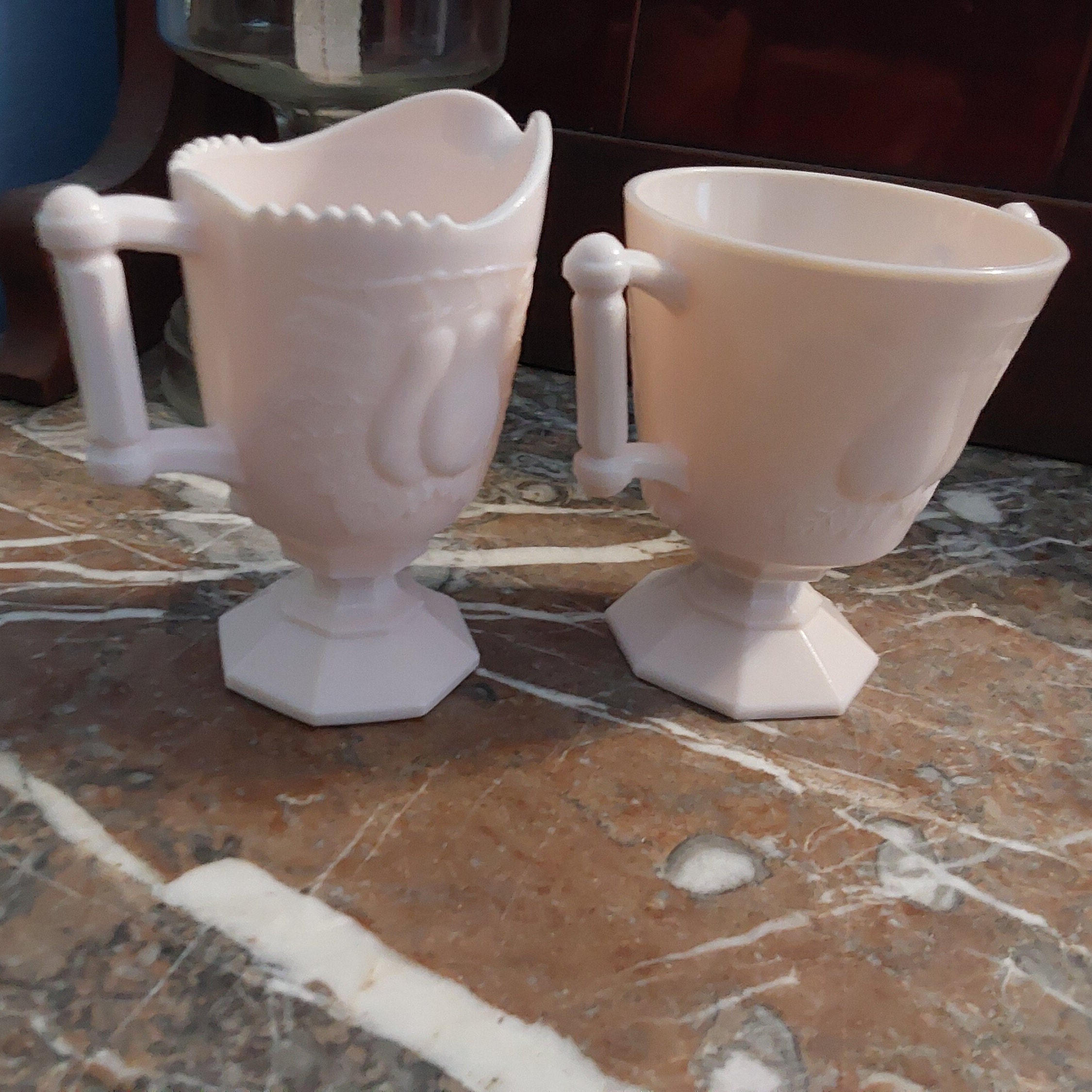 Shell Pink creamer and sugar, vintage 1950s glass set by Jeannette