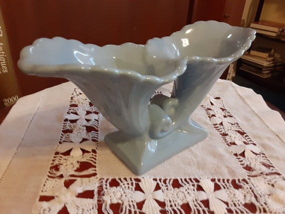 Vintage 1940s Abingdon Cornucopia Vase Vintage 1940s Abingdon Cornucopia Vase
