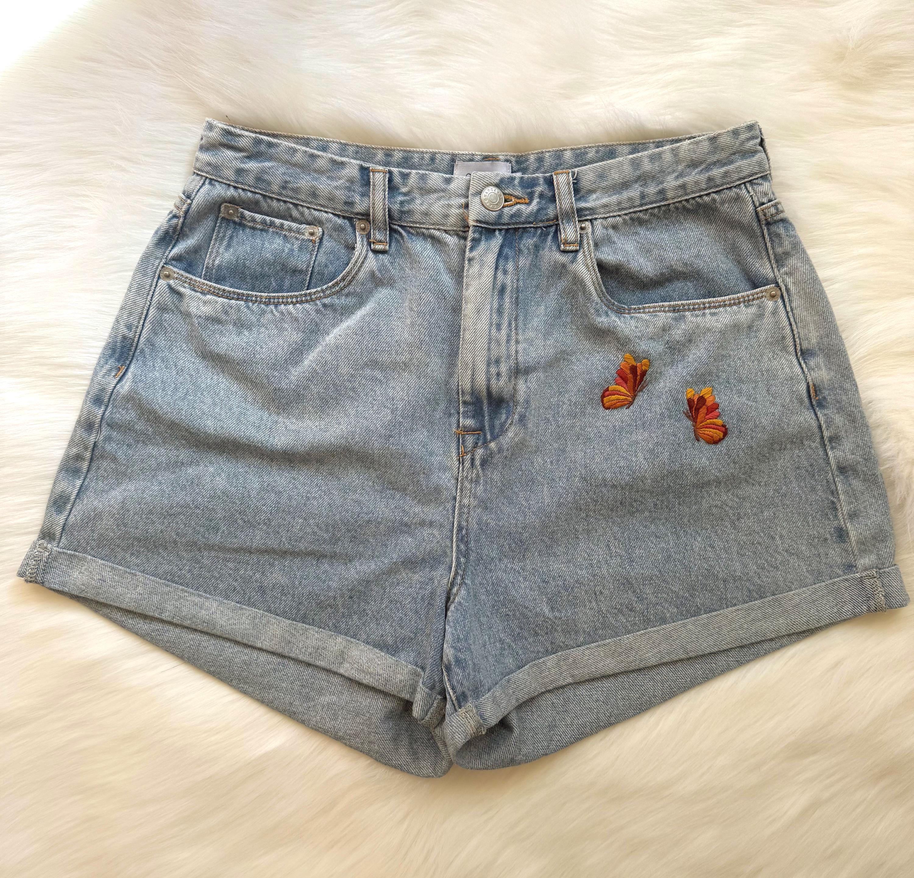 Butterflies and daisies embroidered shorts