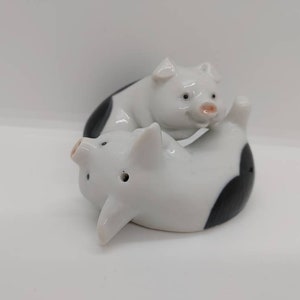 Hand painted and made in Japan.In perfect condition. Salt and pepper shakers Vintage howling dogs