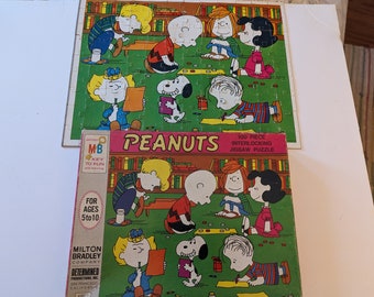 Charlie Brown ,Peanuts puzzle. This is a vintage peanuts puzzle.  Charlie Brown in the gang. Snoopy, Linus.